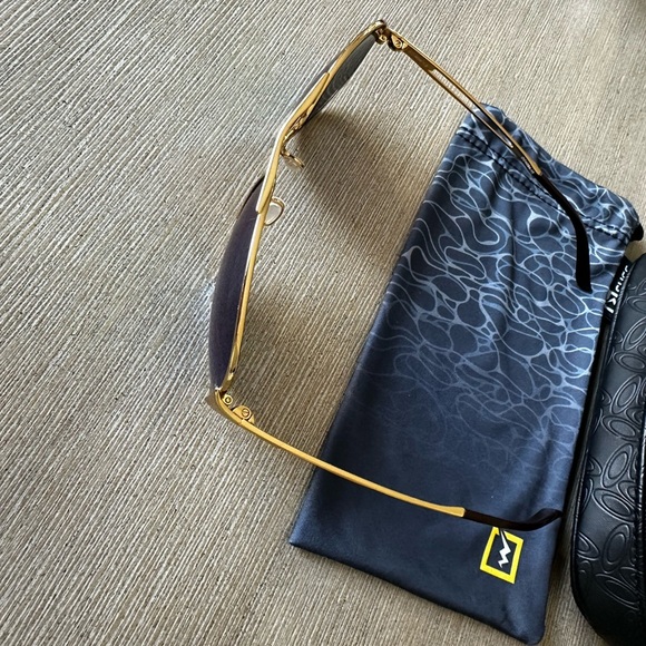 Oakley Gold caveat Aviator Sunglasses with Green Lenses - Picture 5 of 8